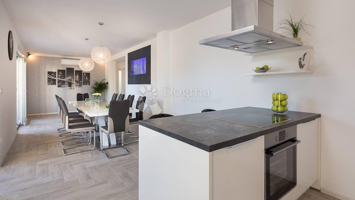 Maison À vendre - ŠIBENSKO-KNINSKA ROGOZNICA