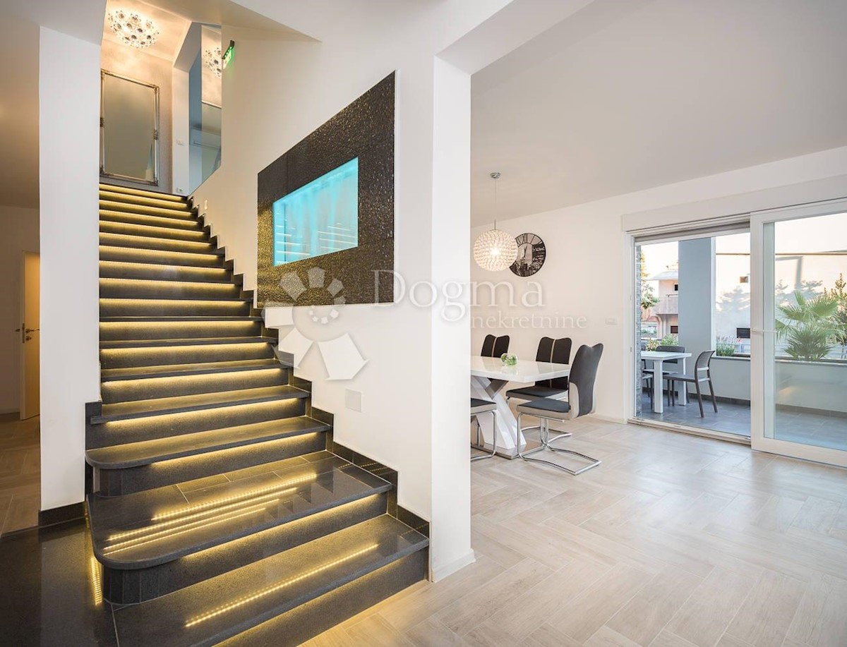 Maison À vendre - ŠIBENSKO-KNINSKA ROGOZNICA