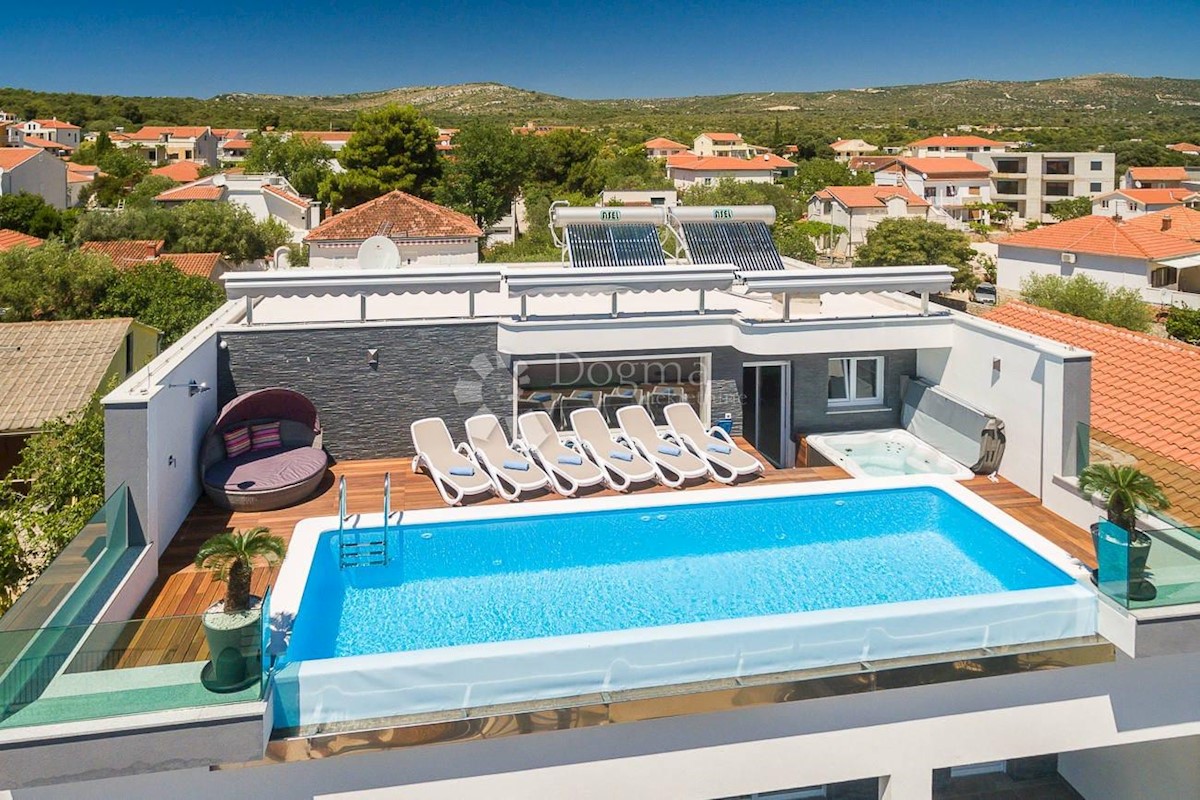 Maison À vendre - ŠIBENSKO-KNINSKA ROGOZNICA