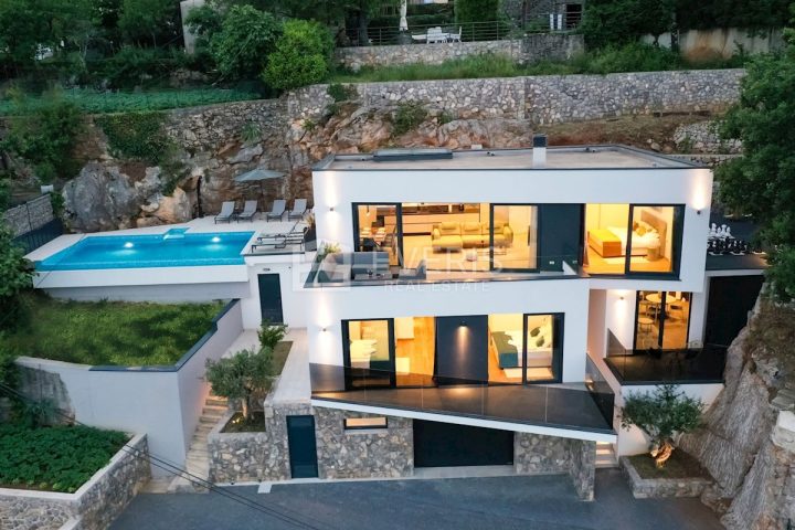 Casa in vendita 260 m² – Bregi