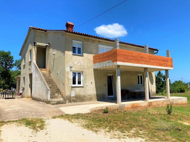 Kuća na prodaju 240 m² – Barban