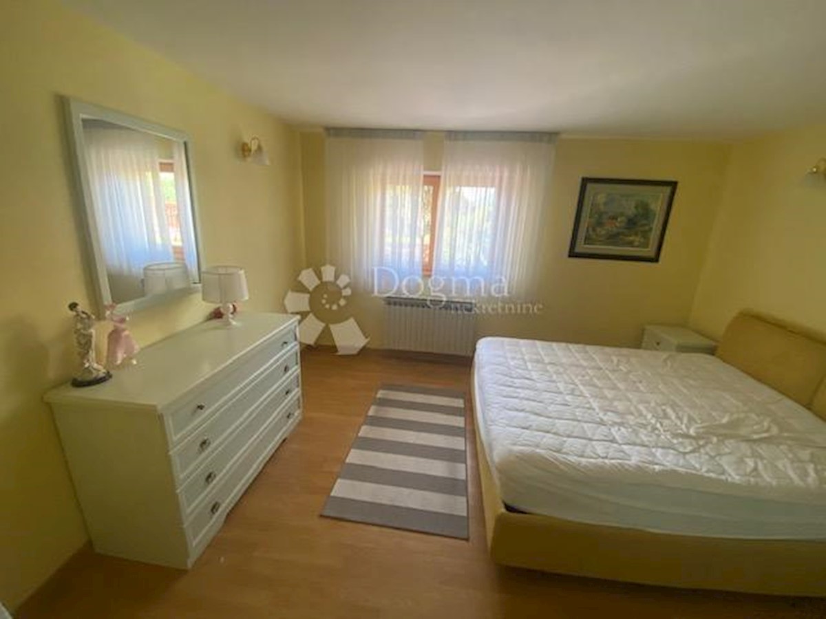 Kuća Na prodaju - PRIMORSKO-GORANSKA LOVRAN