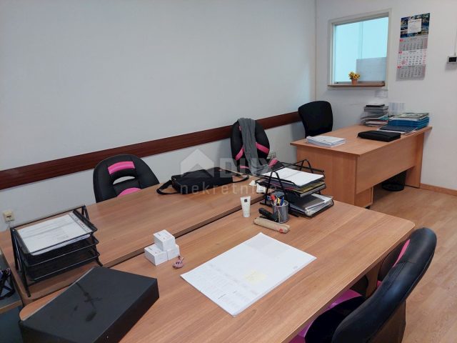 Poslovni prostori na predaj 144 m² – Pećine