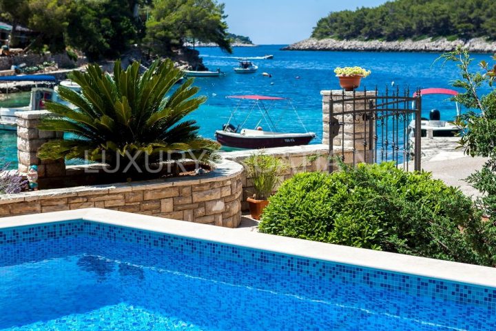 Kuća na prodaju 400 m² – Brna