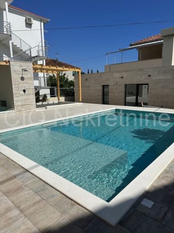 Haus zu verkaufen 250 m² – Trogir