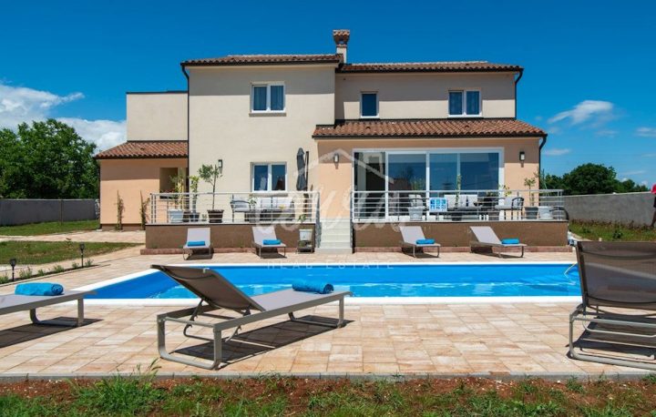 Kuća na prodaju 300 m² – Barban