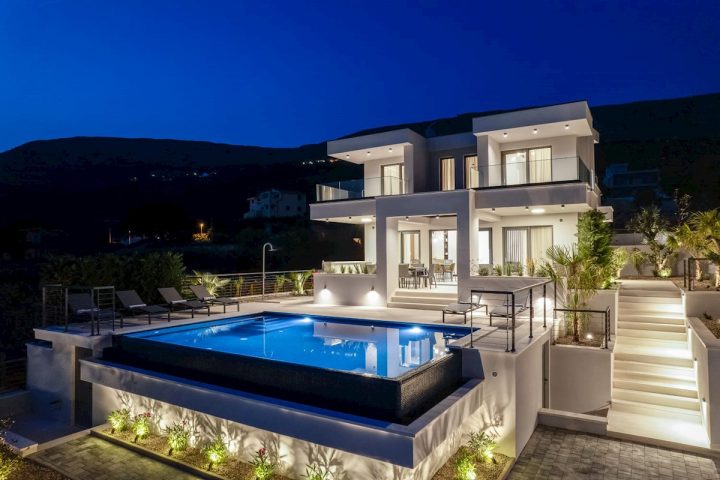 Maison à vendre 320 m² – Podstrana
