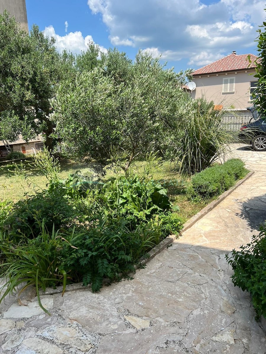 Hiša Na predaj - ŠIBENSKO-KNINSKA Murter
