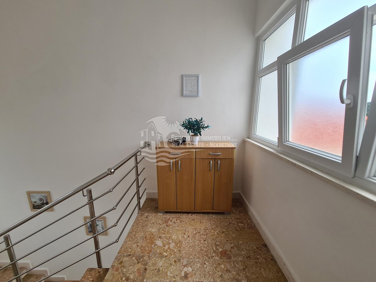 Flat For sale - ŠIBENSKO-KNINSKA ROGOZNICA