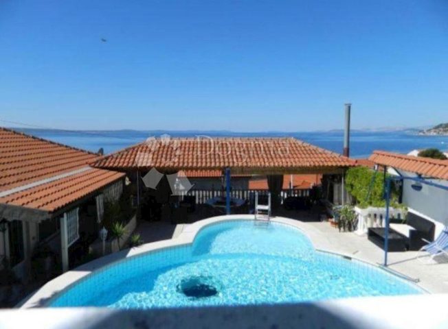 House for sale 1036 m² – Duće