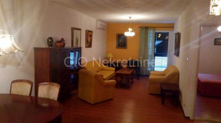 Apartmán k pronájmu 77 m² – Meje