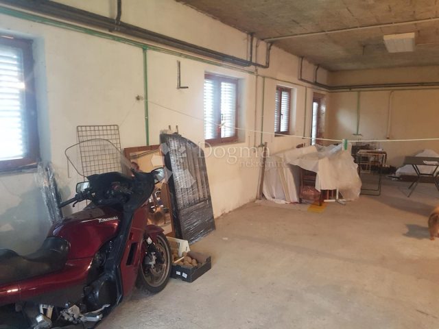 Poslovni prostor za najam 130 m² – Marčelji