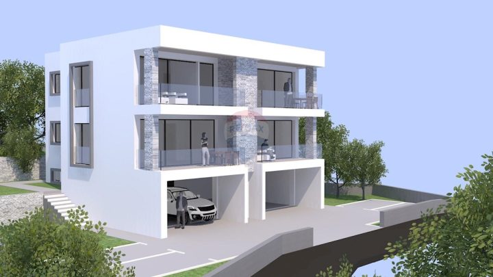 Land for sale 615 m² – Oprič