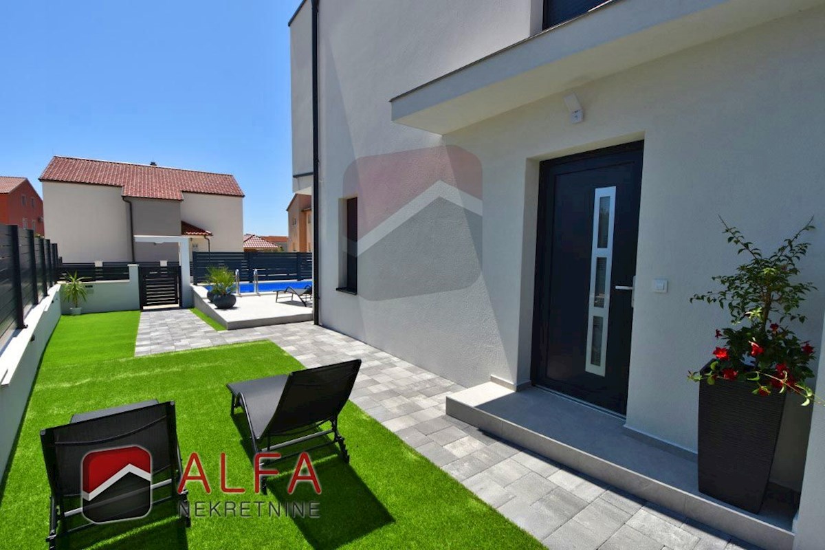 House For sale - ŠIBENSKO-KNINSKA VODICE