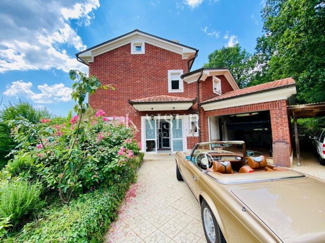 Haus zu verkaufen 360 m² – Poljane