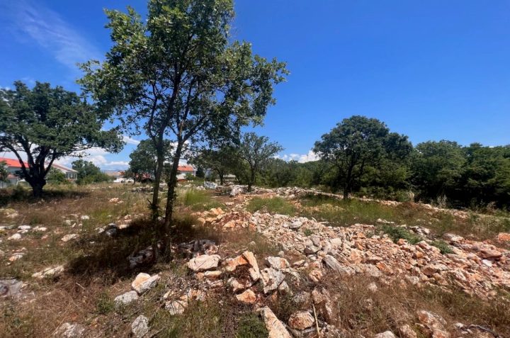 Land for sale 3946 m² – Njivice
