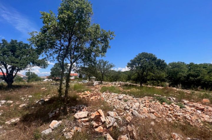 Land for sale 1152 m² – Njivice