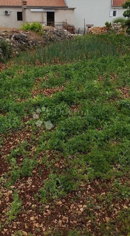 Działka na sprzedaż 810 m² – Kras