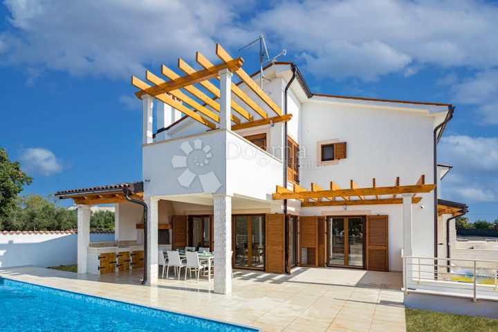 House for sale 345 m² – Kavran