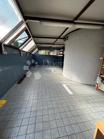 Poslovni prostori na predaj 258 m² – Kastav
