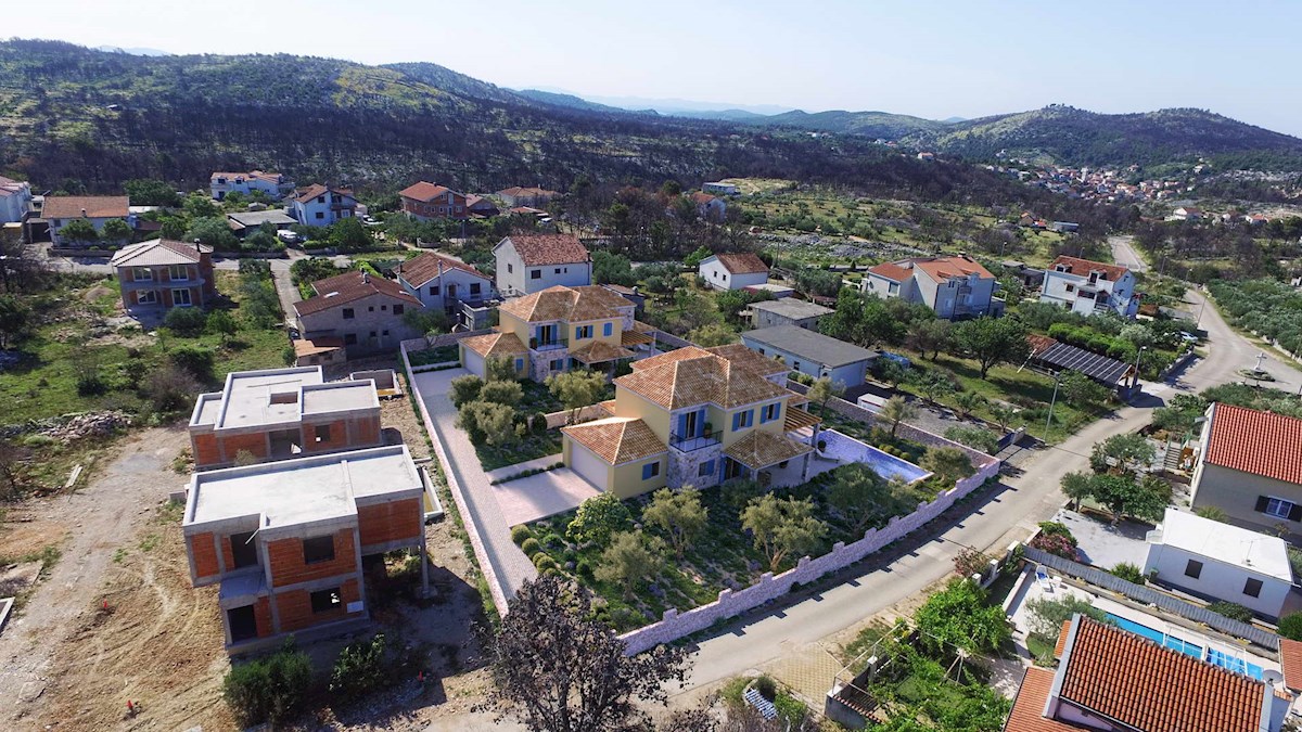 Haus Zu verkaufen - ŠIBENSKO-KNINSKA ŠIBENIK