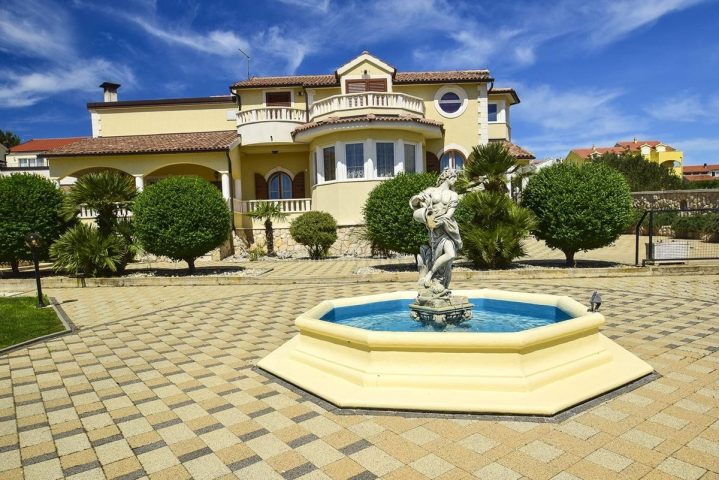 Kuća na prodaju 393 m² – Vodice