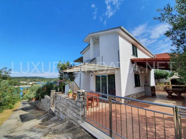 Kuća na prodaju 200 m² – Stomorska