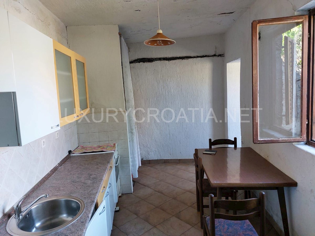 House For sale - SPLITSKO-DALMATINSKA ŠOLTA