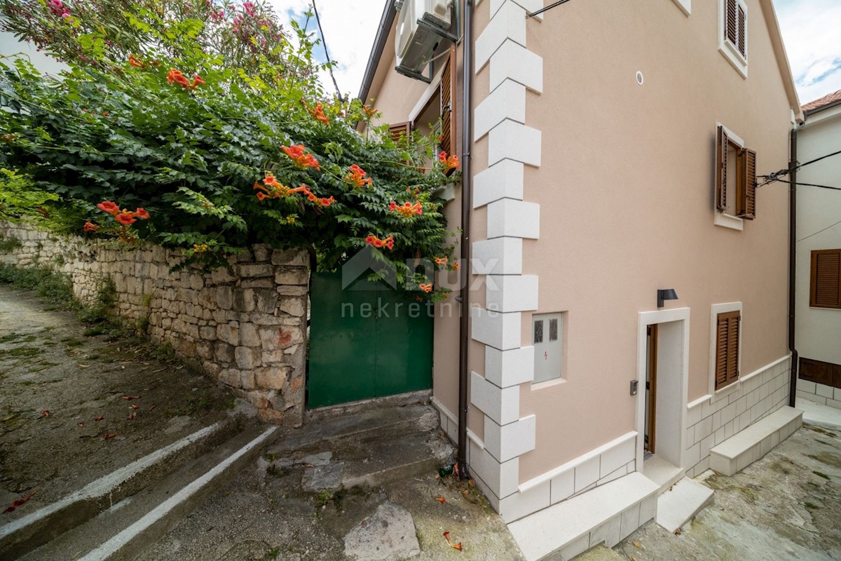 Haus Zu verkaufen - ŠIBENSKO-KNINSKA ROGOZNICA