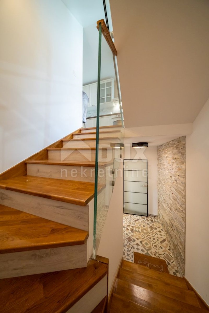 Haus Zu verkaufen - ŠIBENSKO-KNINSKA ROGOZNICA