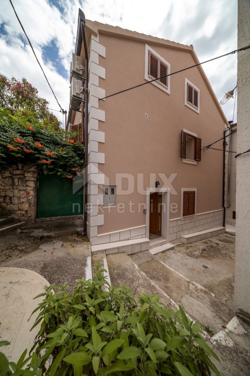 Haus Zu verkaufen - ŠIBENSKO-KNINSKA ROGOZNICA