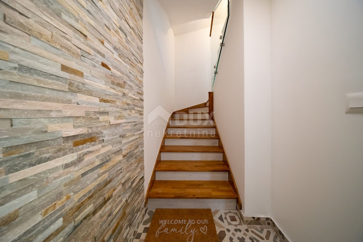 Haus Zu verkaufen - ŠIBENSKO-KNINSKA ROGOZNICA
