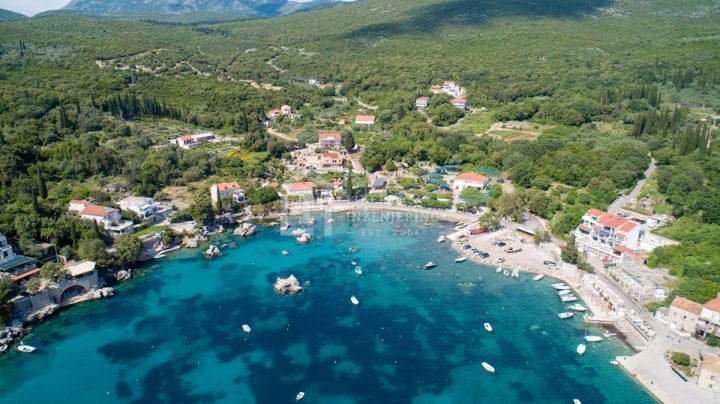 Terreno in vendita 701 m² – Molunat