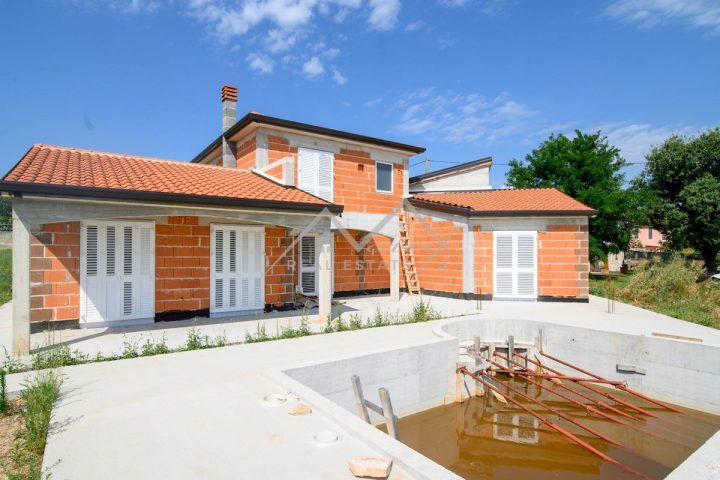 Dům na prodej 170 m² – Buroli