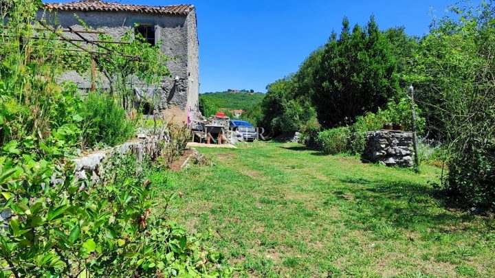 Land for sale 28000 m² – Labin