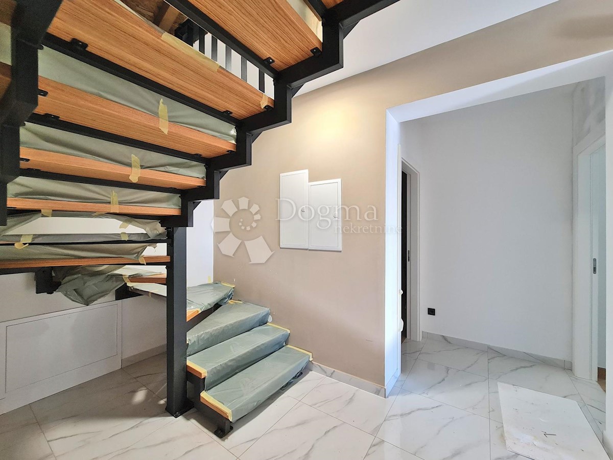 Casa In vendita - LIČKO-SENJSKA Karlobag