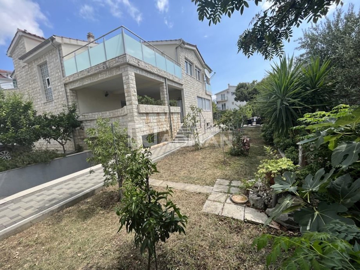 House For sale - SPLITSKO-DALMATINSKA KAŠTELA