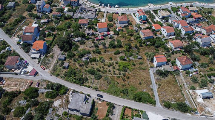 Zemljište na prodaju 1272 m² – Vinišće