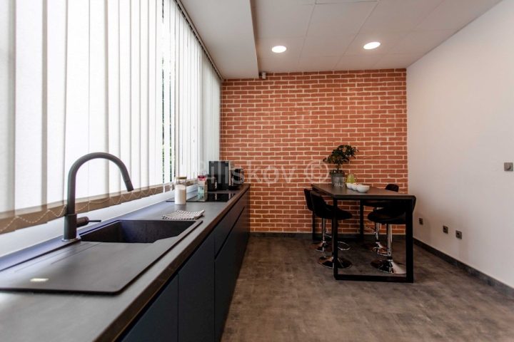 Lokal użytkowy Do wynajęcia - Splitsko-dalmatinska Split - foto 4/5