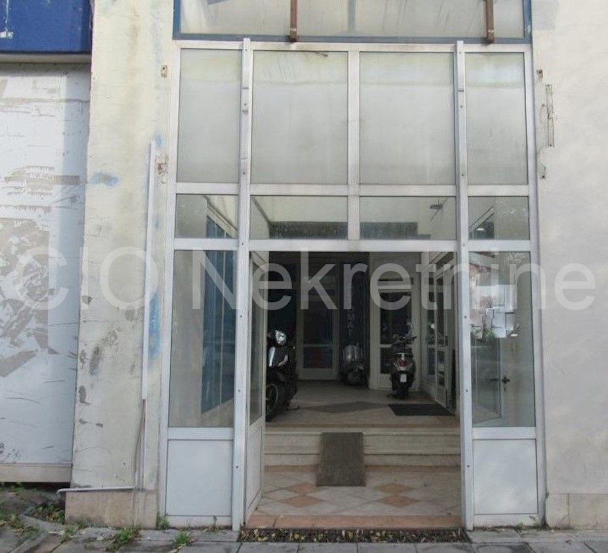 Business premises For sale GRIPE