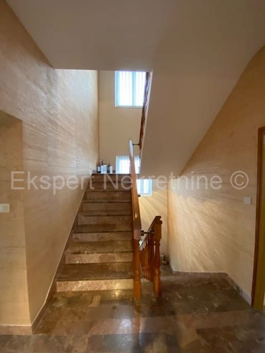 House For sale - SPLITSKO-DALMATINSKA SPLIT