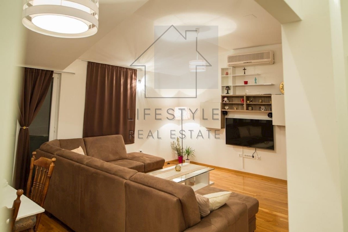 Flat For sale - SPLITSKO-DALMATINSKA PODSTRANA