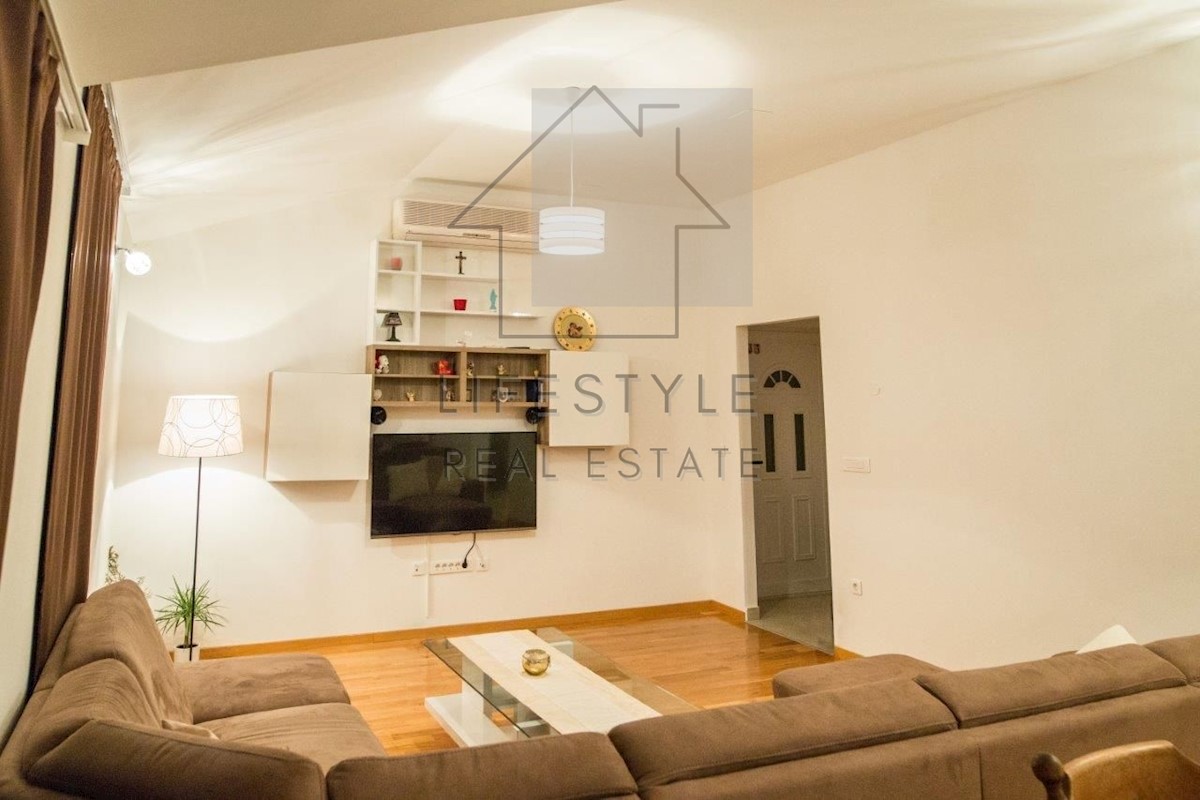 Flat For sale - SPLITSKO-DALMATINSKA PODSTRANA