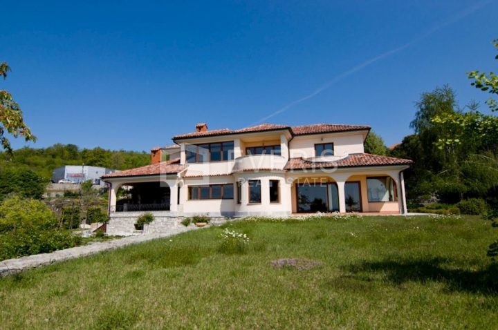 Kuća na prodaju 285 m² – Kastav