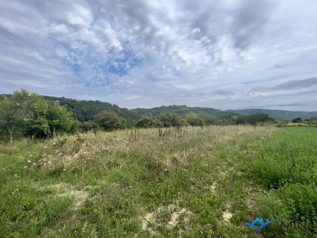 Zemljište na prodaju 2262 m² – Grožnjan