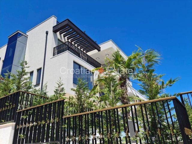 Casa in vendita 260 m² – Čiovo