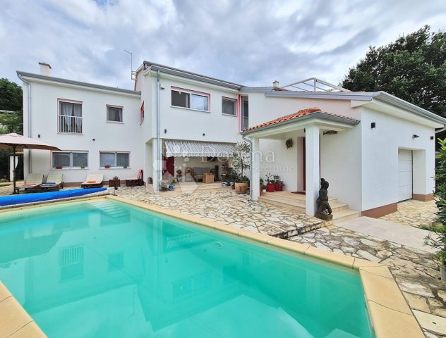 House for sale 450 m² – Kostrena