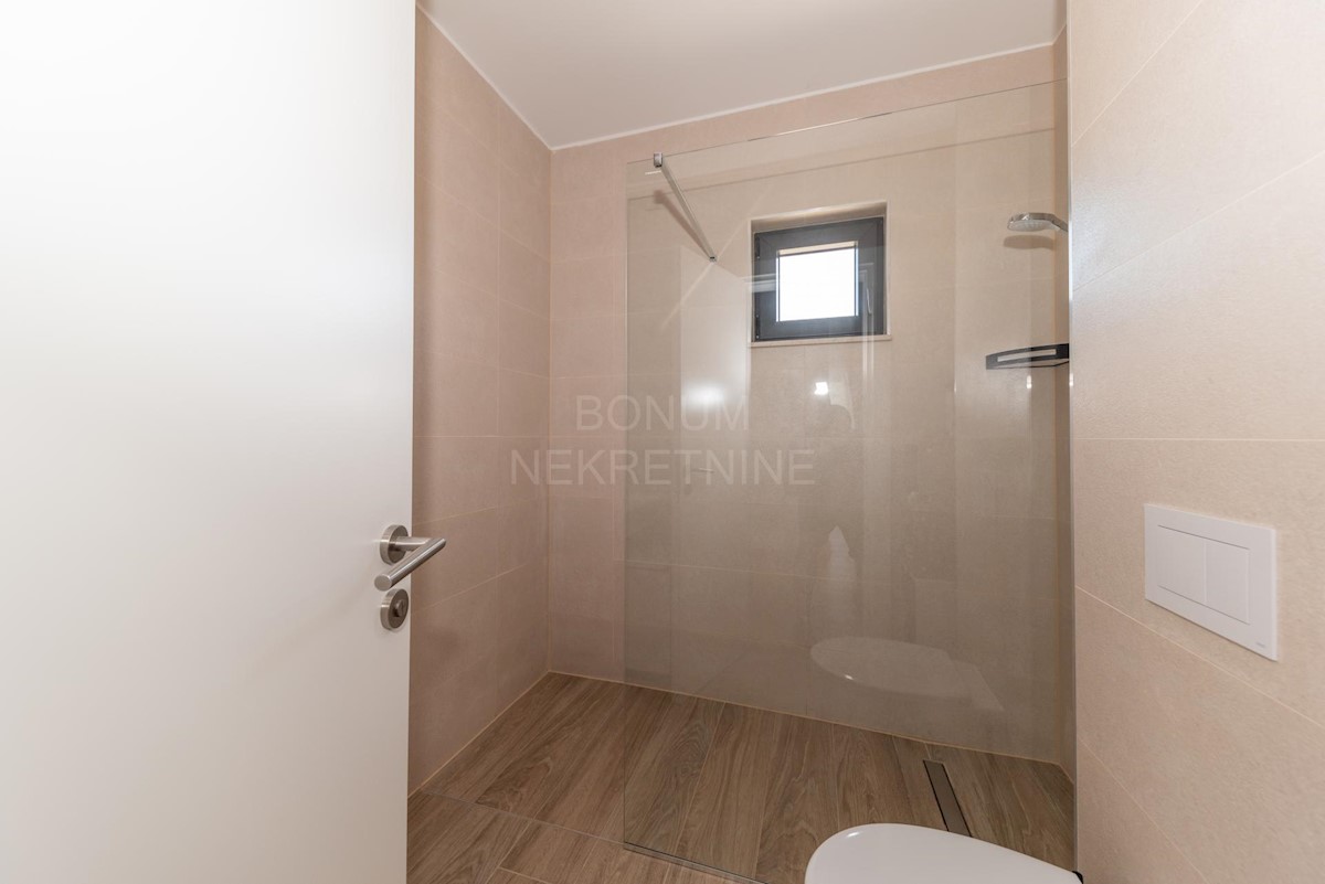 Appartement À vendre - ŠIBENSKO-KNINSKA ROGOZNICA