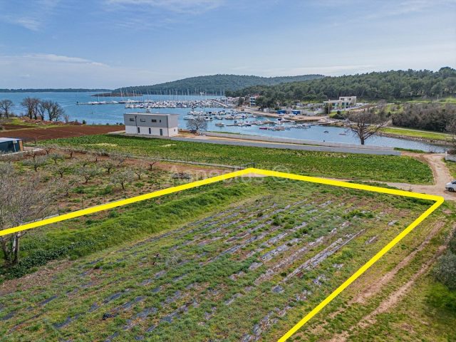 Zemljište na prodaju 1276 m² – Pomer