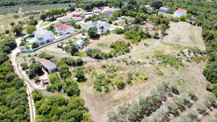 Pozemok na predaj 3657 m² – Bale